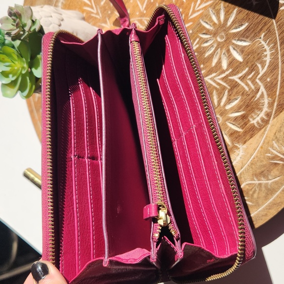 Fossil Leather Long Zippy Wallet in Cranberry Color - EUC - Picture 9 of 12